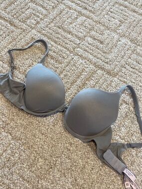 Victoria’s Secret Body By Victoria Perfect Shape Bra 32D Grey Silver